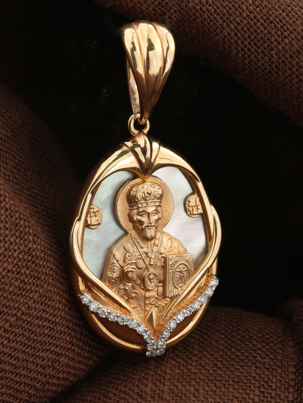 Образок из золота c бриллиантами и перламутром