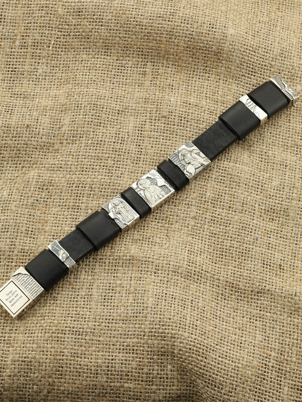 Браслет из серебра c кожаным шнурком