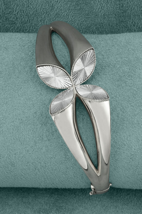 Браслет из белого золота c рубином