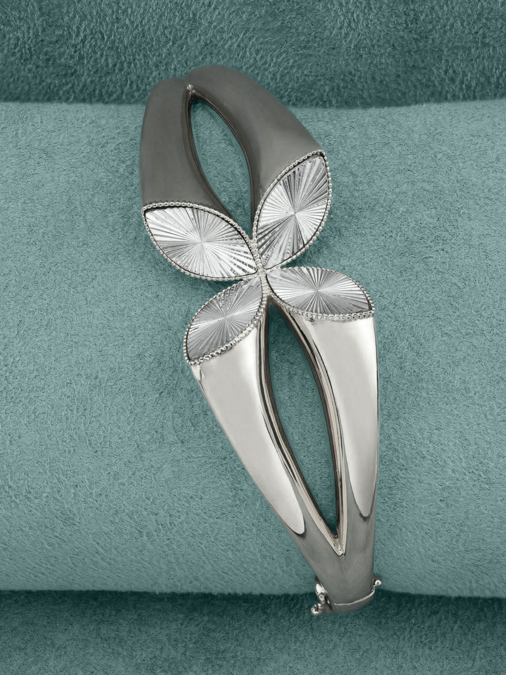 Браслет из белого золота c рубином