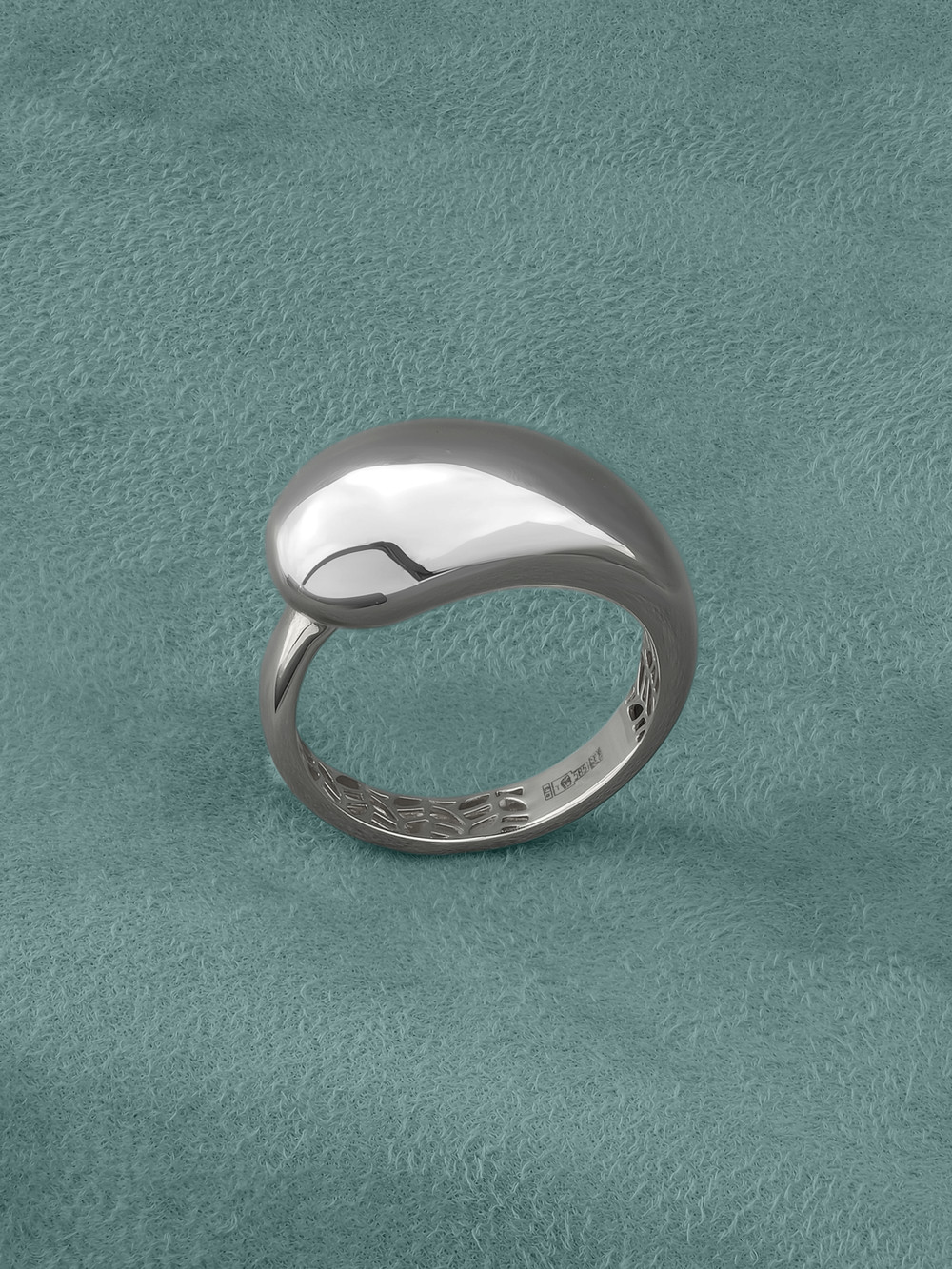 Кольцо из белого золота