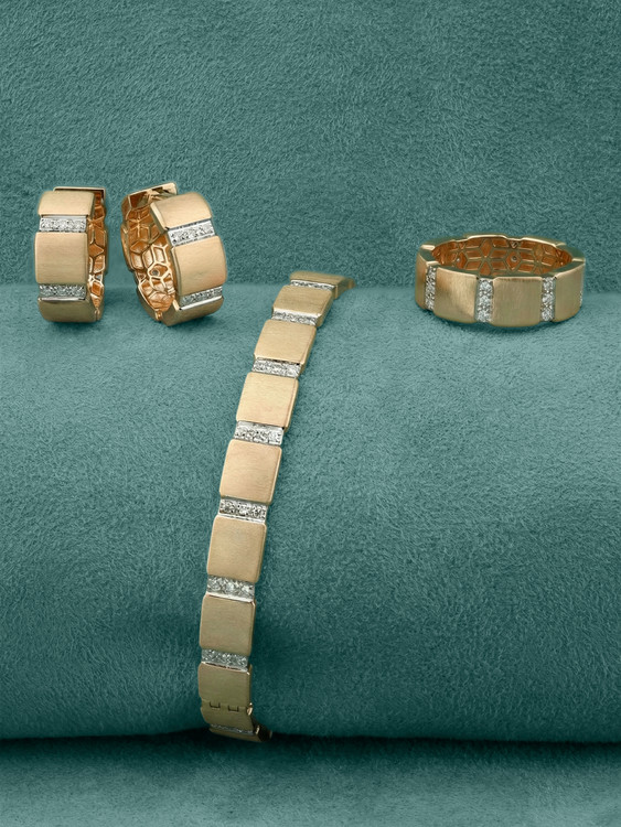 Кольцо из золота c бриллиантами