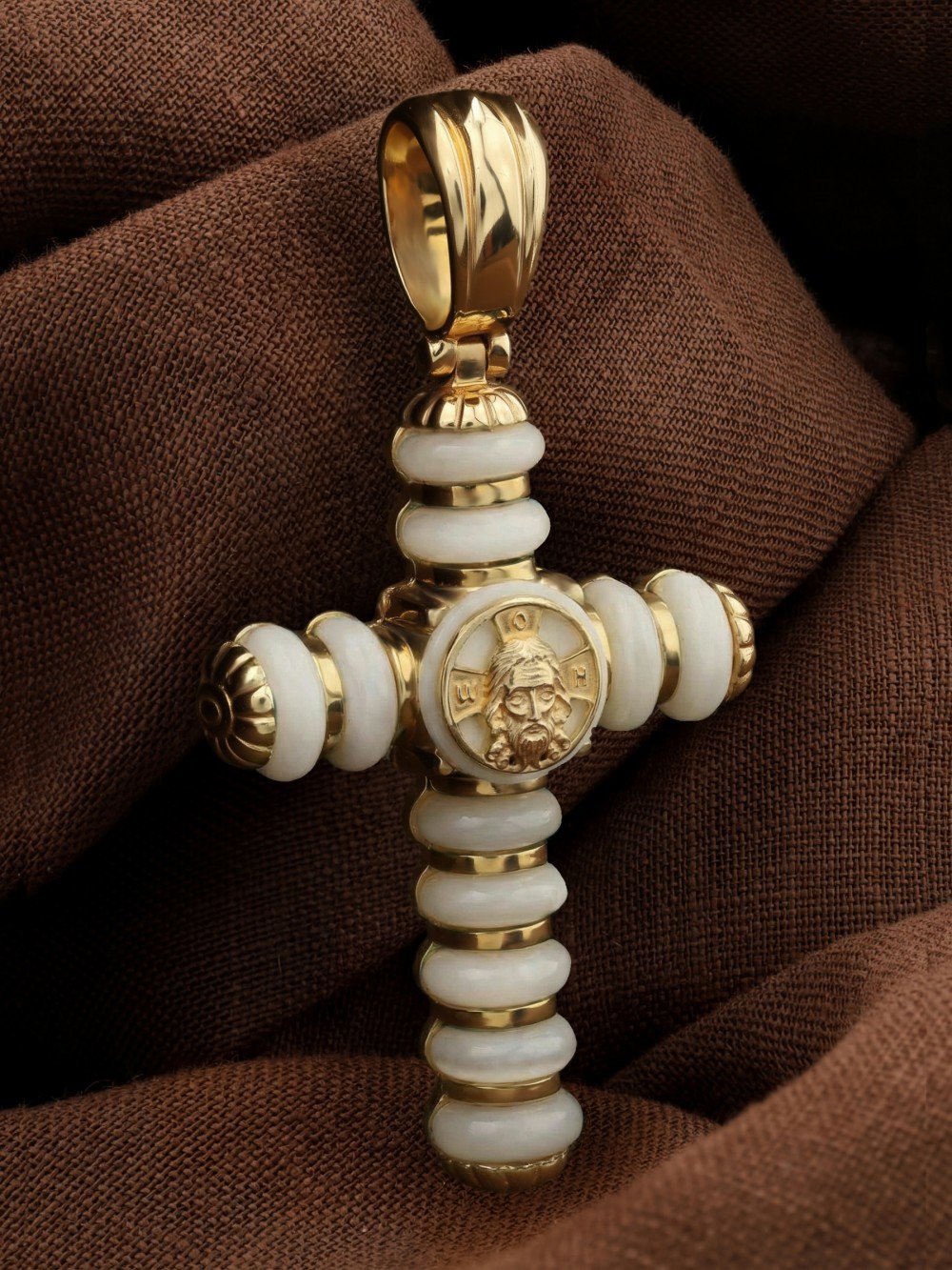 Крест из лимонного золота c кахолонгом