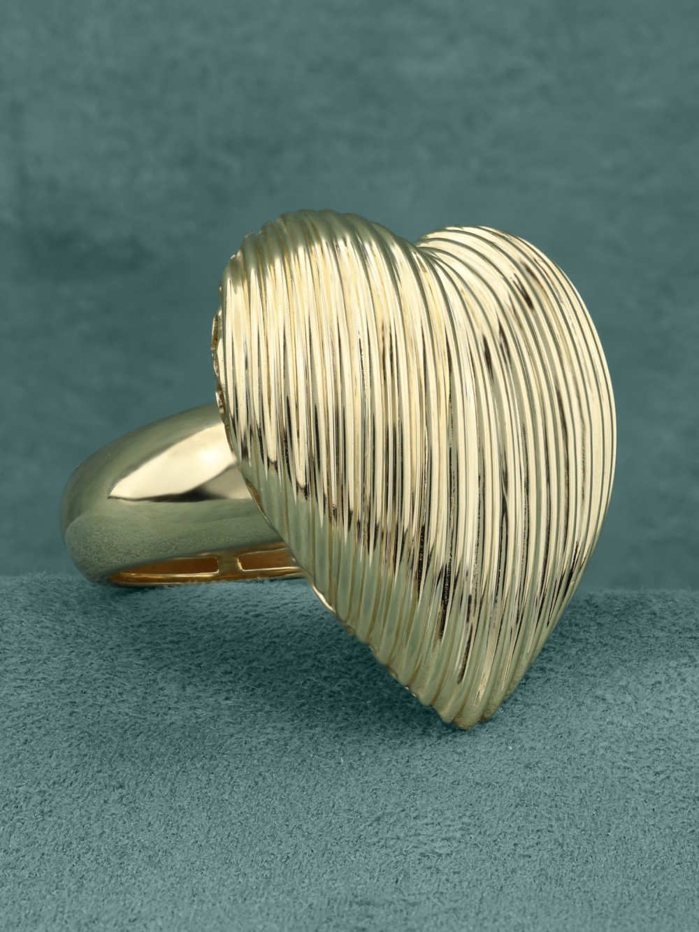 Кольцо из лимонного золота c рубином